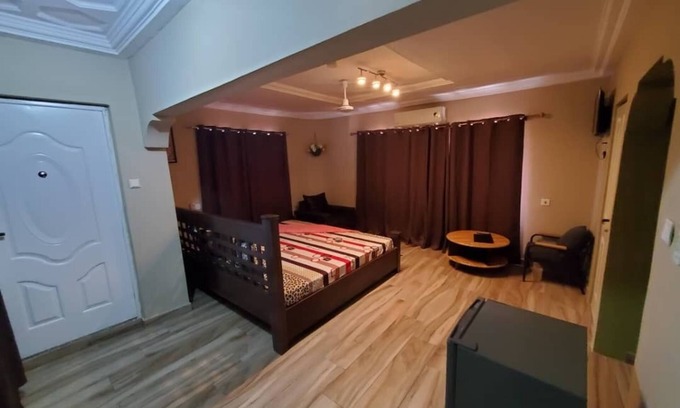Mallam Appartement | Executive Apartment with Steam Bath & Balcony