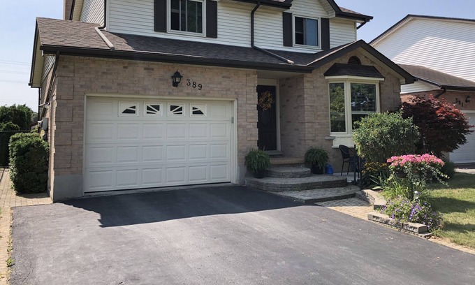 Waterloo Maison | EXECUTIVE HOME WITH POOL IN WATERLOO
