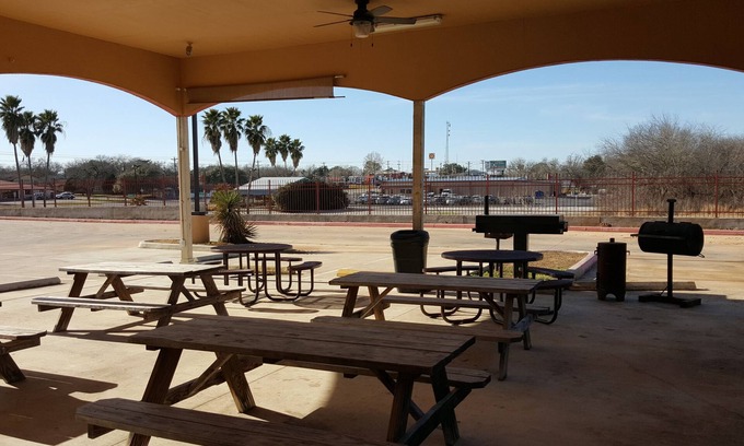 Floresville Hôtel | Executive Inn and Suites