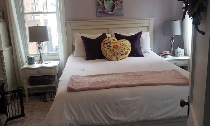 East Aurora Appartement | Executive/Reverse Snowbirds Style Apartment in Beautiful Village of East Aurora