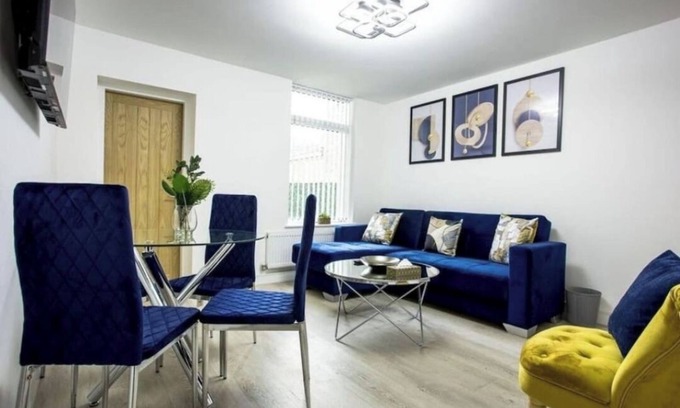 Stoke-on-Trent Maison | EXECUTIVE MODERN & LUXURY HOME
