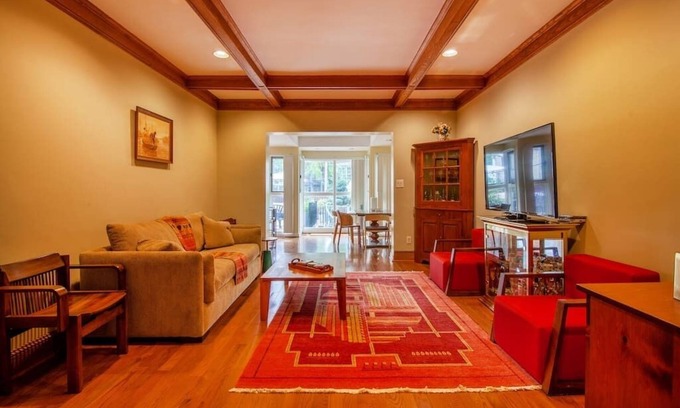 Mount Pleasant Maison | Executive rénové 3br 2000 sq. Ft. 3br / 2. 5 bains en rangée