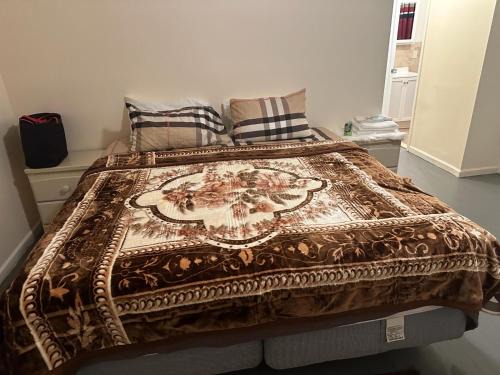 Newark Maison | Executive Room E with Private Bathroom Divine Villa and Resorts 5mins to EWR Airport and 4mins to Penn Station Newark, New York