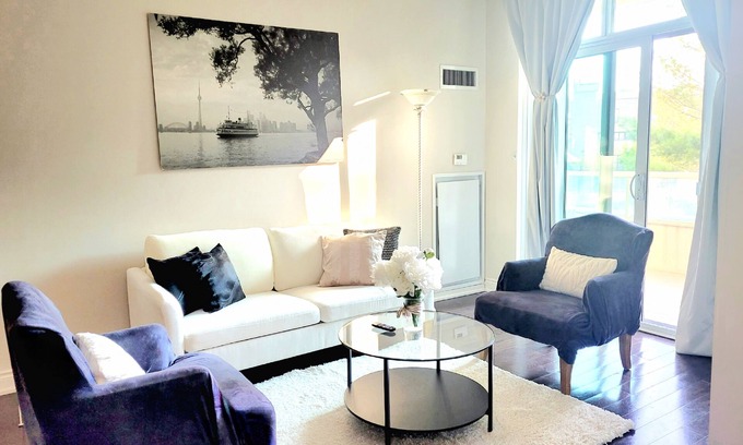 The Peanut Copropriété | Executive Spacious Ravine Living with Pool Gym & Free Parking