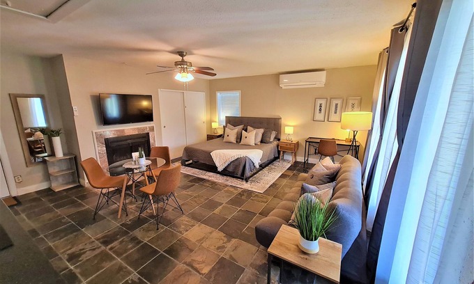 Pipers Meadow Appartement | Executive studio suite great location and amenities