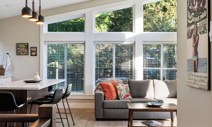 Crescent Beach Appartement | Executive Suite! Luxurious space w/private deck. Stroll to shops & restaurants.