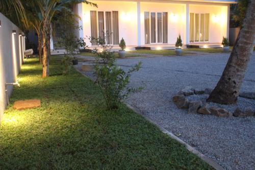 Dadugama Maison | Exin River Breeze Transit Hotel - Katunayake