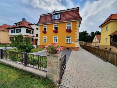 Nordhausen Appartement | Exklusive Ferienwohnung für 5 Personen ca 100 m im EG