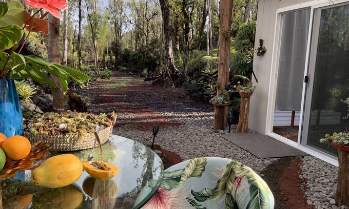 Eden Roc Maison | Exotic garden cottage at amazing volcanic fissure
