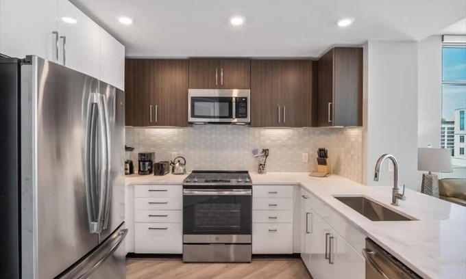 Woodmont Triangle Appartement | Expansive Bethesda View | FTC Windows+outdoor amenities| DC Closeby