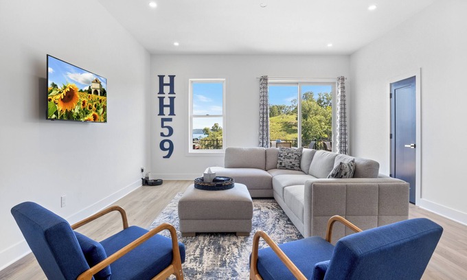 Climax Springs Maison | Expansive Deck, Private Dock, Boat Slip and Stunning Views