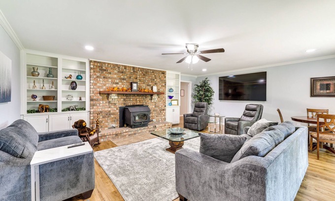 Fayetteville Maison | Expansive Fayetteville Retreat: 11 Mi to U of A!