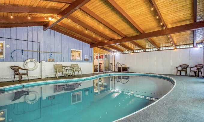 North Conway Maison | Expansive lodge| 9 Br | Indoor Pool | Sauna | Game Room | 3 Bath