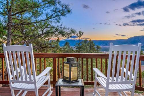 Woodmoor Maison | Expansive Monument Home Hot Tub and Mountain Views!