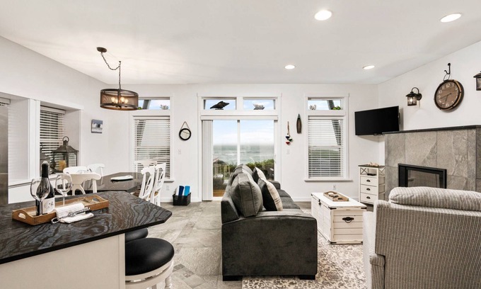 Lincoln Beach Maison | Expansive Ocean Views From Home and Hot Tub, Pet Friendly, Private Deck, Fireplace, Steps From Beach
