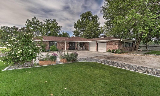 Tri-Cities Maison | Expansive Pasco Escape with Sauna Pets Welcome
