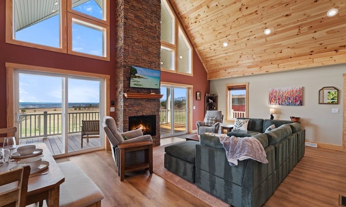 Trumansburg Maison | Expansive Vistas Await!