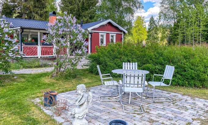 Sala Maison | Experience an idyllic location near the lake Ljömsebosjön