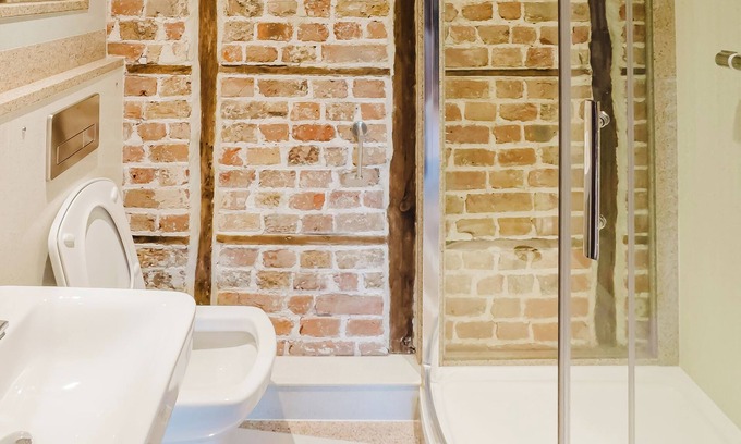Birchington Hôtel | Experience boutique comfort above The Powell pub in Birchington. Stylish en-suite rooms, luxury touches, and a vibrant pub below—perfect for business, couples, or families. Book your coastal escape today!