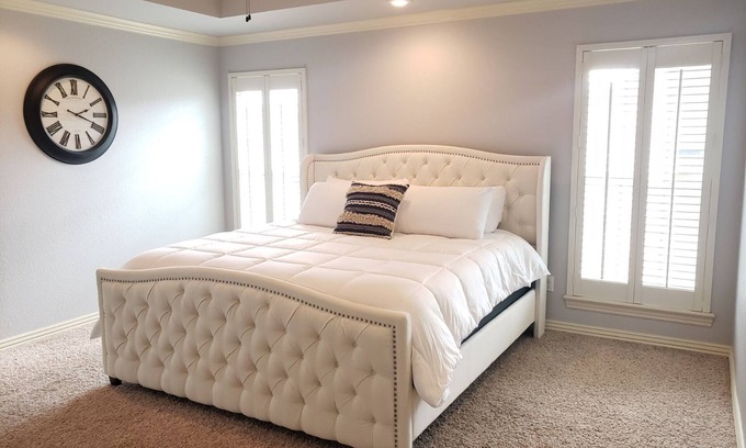 Barling Maison | Experience Comfort and Relaxation in Chaffee Crossing w/ this Spacious Retreat!