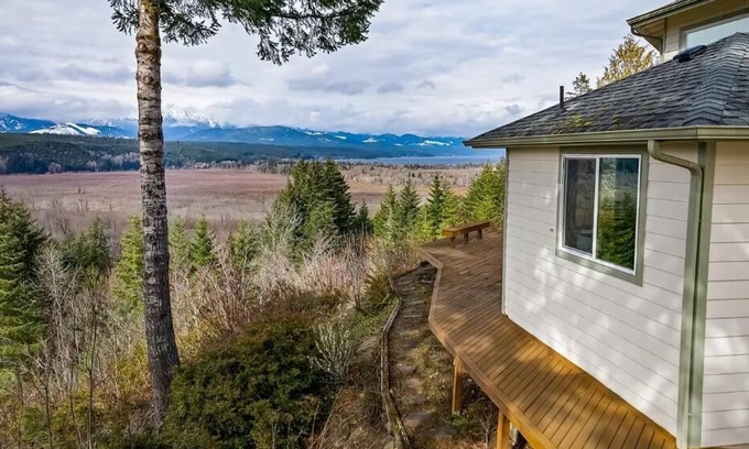 Shelton Maison | Experience Comfort in This Spacious 5Bedroom Oasis with Stunning Mountain Views!