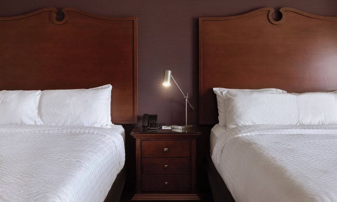 Parker Hôtel | Experience Comfort w/Elegant Touches + Historical, 2 Units