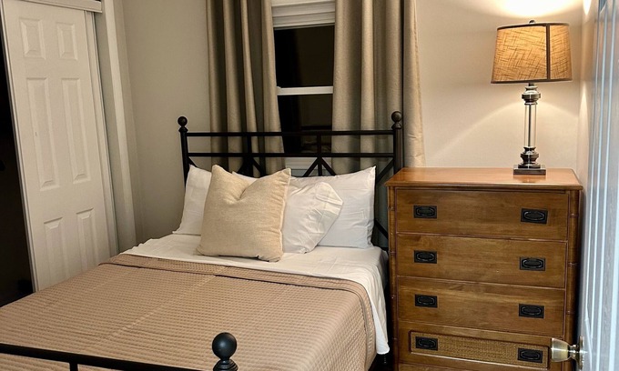 Forest Park Appartement | Experience Forest Park living near Top Places like downtown Chicago