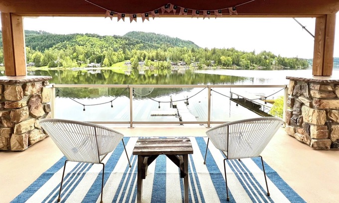 Mount Vernon Maison | Experience Lake Living with a Private Playground at Your Doorstep!