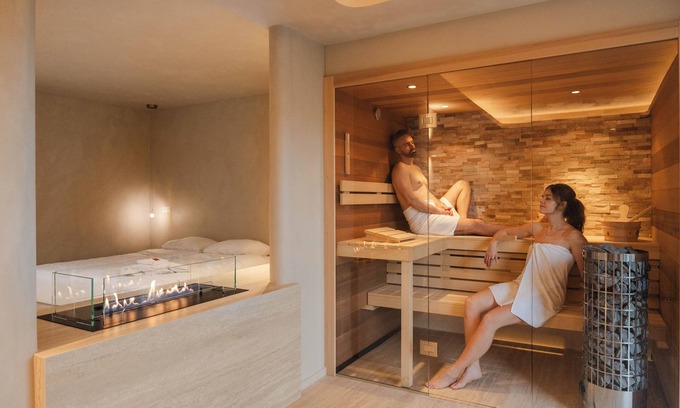 Zolder Maison | Experience luxury and relaxation in the Wellness Suite, featuring a sauna, jacuzzi, and a serene forest-edge location.