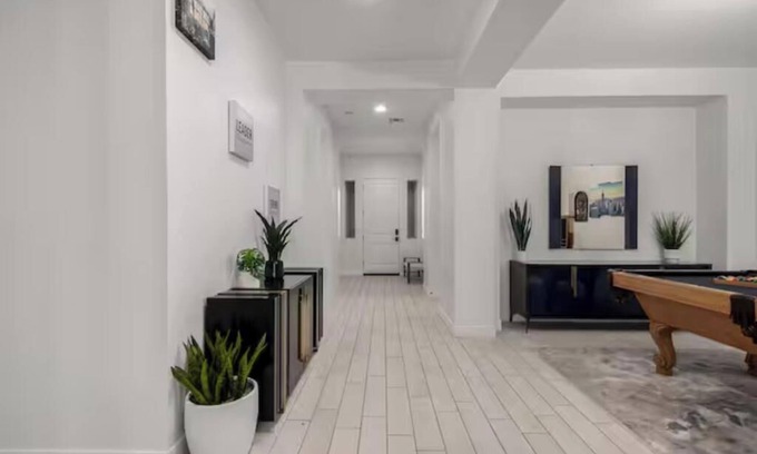 Glendale Maison | Experience Luxury Stay 5bedrooms. 5beds. 3baths