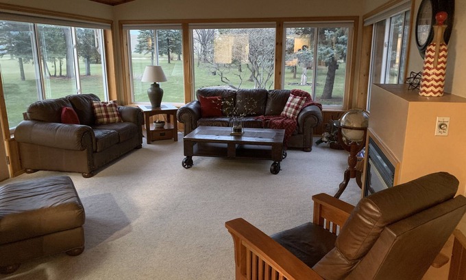 Oshkosh Maison | Experience Oshkosh charm near EAA Aviation Museum