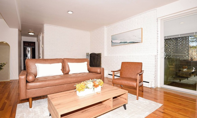 Commack Appartement | New Listing! Experience Our First Vrbo Magic!!!!