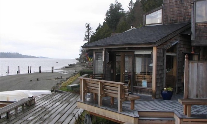 South Colby Maison | Découvrez le paradis au bord de l'eau avec des vues impressionnantes.