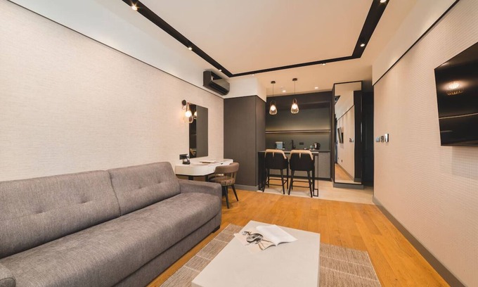 Podgorica Hôtel | Experience Podgorica – 3 Stylish Suites in City Center - Free Parking!