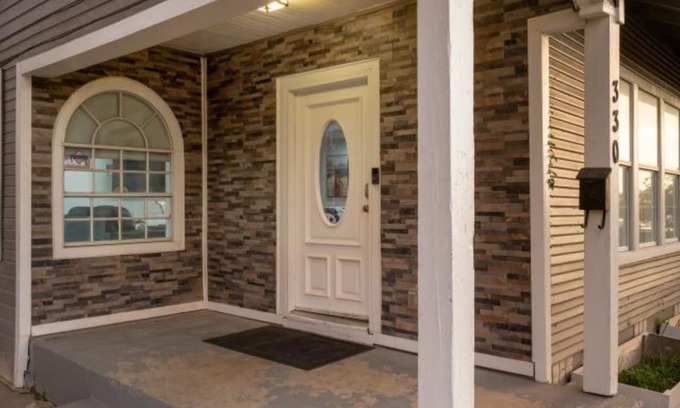 Highland Park Cottage | Experience Serenity in a 4br/3ba Downtown Home