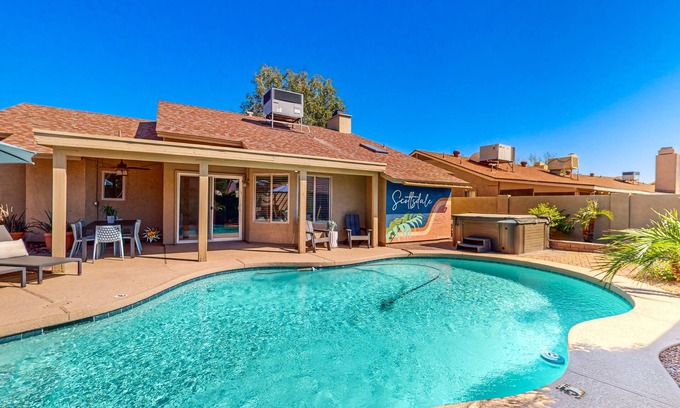 Sunset Ridge Maison | Experience the best of the Arizona summer with a visit to our refreshing pool