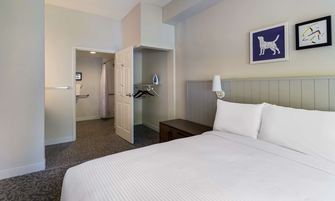 Acres Green Hôtel | Experience the Best! With Free Breakfast, Outdoor Pool, Pets Allowed!
