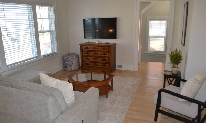 Wausau Appartement | Experience the charm of Wausau, Wisconsin in this Historic Upper-Level Apartment