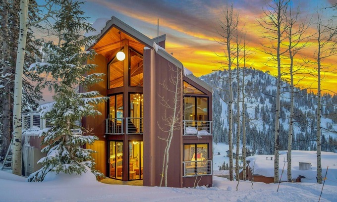 Salt Lake Mountain Resorts Copropriété | Experience the Epitome of Luxury in this Gorgeous Unit with Hot Tub