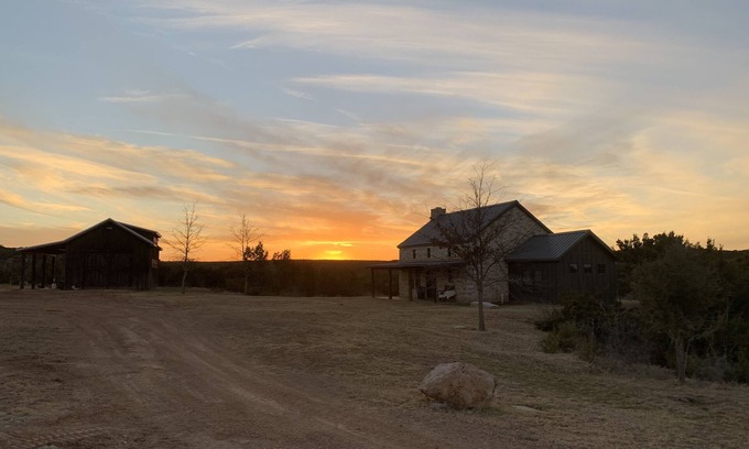 Guthrie Cabine | Experience the West Texas Rockies