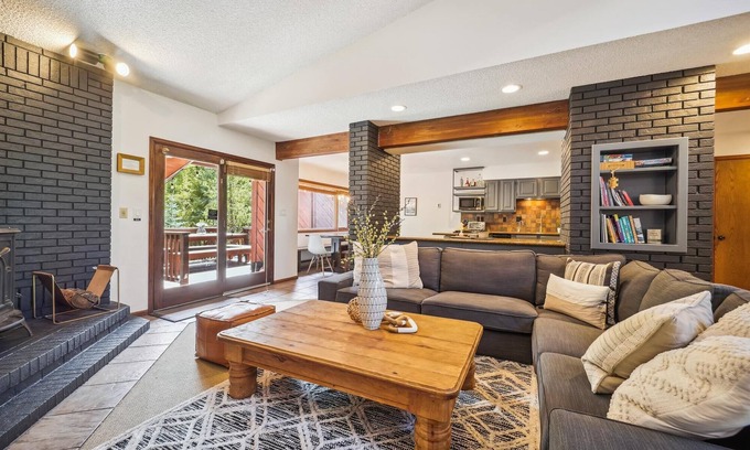 Frisco Maison | Twins Getaway: Frisco Townhome - Hot Tub - Pool Table - Dog Friendly