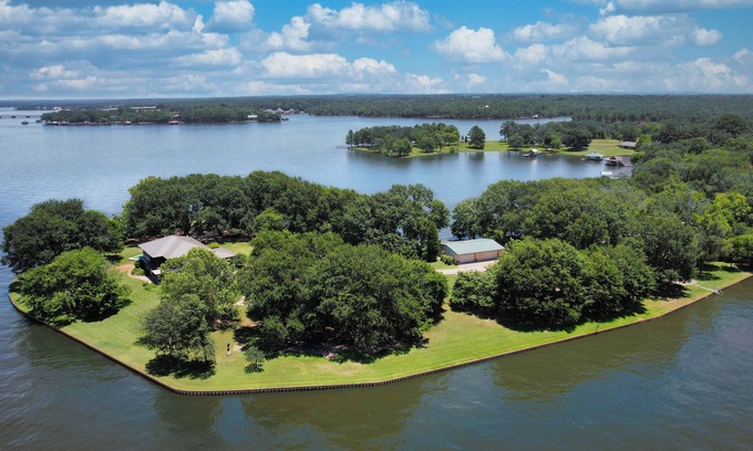 Malakoff Maison | Experience Ultimate Lakeside Relaxation: Rent The Whole Nest - Four Modern Cottages at Cedar Creek Lake