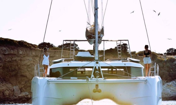 Great Mountain Location De Bateaux | Tout nouveau Sanoa 47, une expérience de catamaran avec équipage incroyable