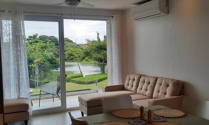 Jaco Appartement | Experimente místico en este apartamento increíble con vista al lago