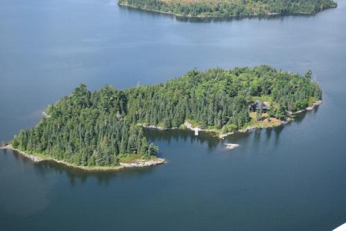 Northern Ontario Maison | Explore Adventure Island