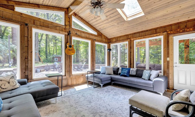 Shorewood-Tower Hills-Harbert Maison | Explore Dunes, Lake MI, Breweries from Wonderwood