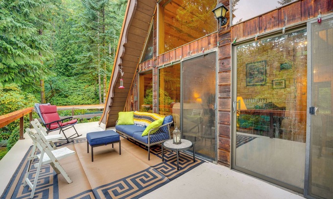 Mount St. Helens Cabine | Explore Mt St Helens: A-Frame Chalet w/ Deck!