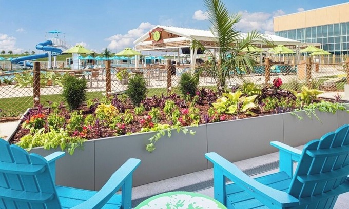 I-435 West KC-KS Hôtel | Explore Nearby Legends Outlets and Kansas Speedway from Tropic-Inspired Stay