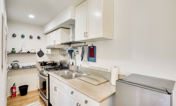 Westminster Appartement | Explore SoCal! Cozy Retreat Near Disney & Beaches