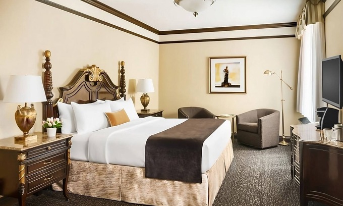 Central Park West Hôtel | Explore the American Museum of Natural History! 4 Upscale Units, w/Onsite Dining